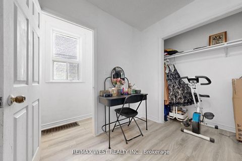 Photo 6 at 538 McRoberts Avenue, Fairbank, Toronto