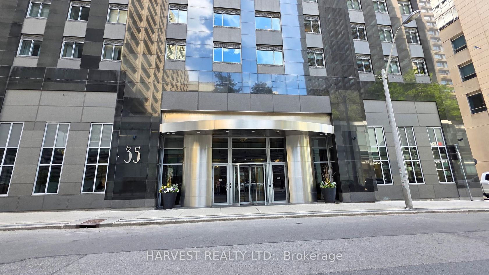 1506 - 35 Balmuto Street, Bay Street Corridor, Toronto photo number 2