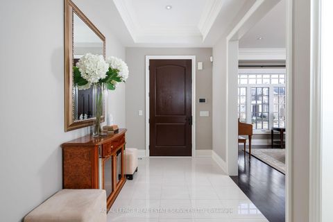Photo 4 at 68 Annsleywood Court, Kleinburg, Vaughan