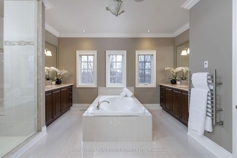 Photo 17 at 68 Annsleywood Court, Kleinburg, Vaughan