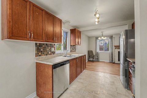 Photo 2 at 24 Geddes Crescent, Northwest, Barrie