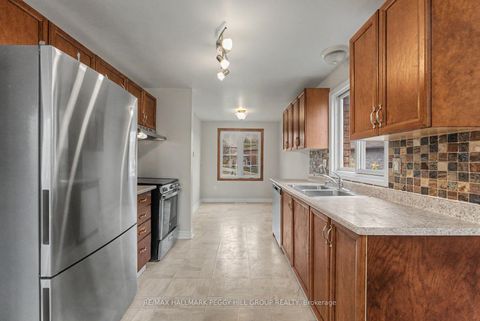 Photo 3 at 24 Geddes Crescent, Northwest, Barrie