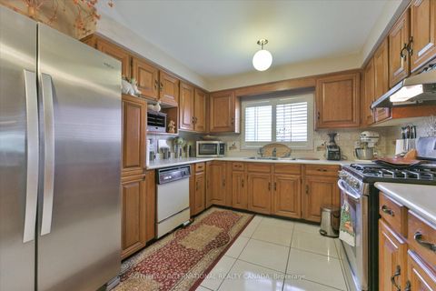 Photo 13 at 502 Queens Drive, Rustic, Toronto