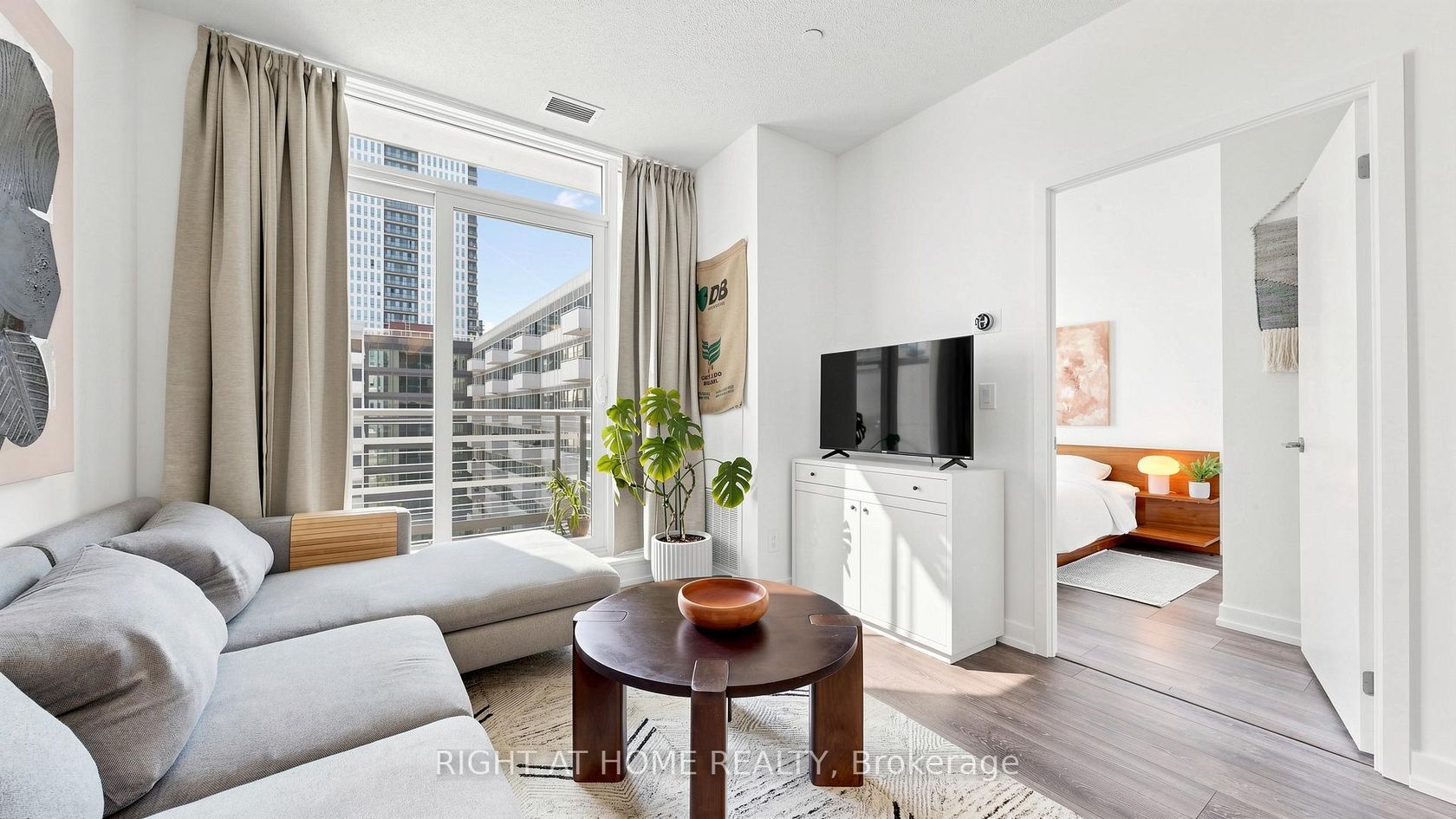 714 - 200 Sackville Street, Regent Park, Toronto photo number 2