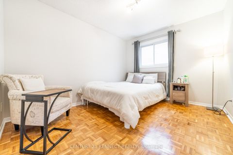 Photo 11 at 470 Brownridge Drive, Brownridge, Vaughan