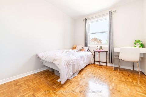 Photo 13 at 470 Brownridge Drive, Brownridge, Vaughan
