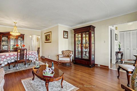 Photo 4 at 11 Kinnie Court, Black Creek, Toronto