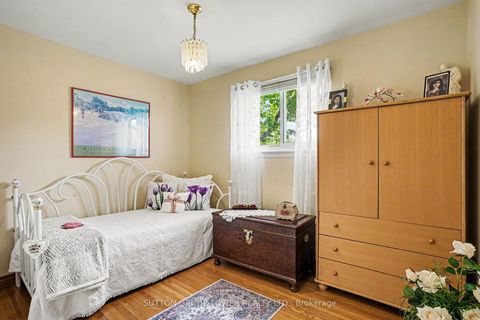 Photo 8 at 11 Kinnie Court, Black Creek, Toronto