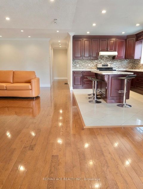 Photo 6 at 10 Parkdene Court, L'Amoreaux, Toronto