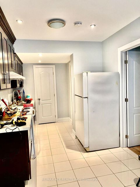 Photo 18 at 10 Parkdene Court, L'Amoreaux, Toronto