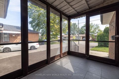 Photo 22 at 192 Combe Avenue, Bathurst Manor, Toronto