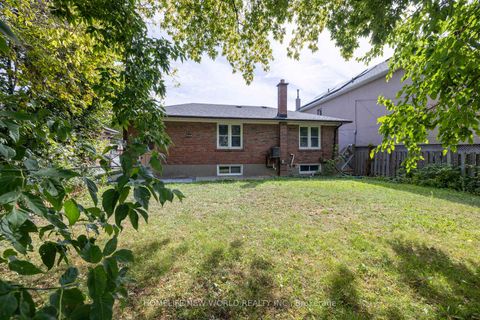 Photo 23 at 192 Combe Avenue, Bathurst Manor, Toronto