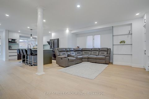 Photo 11 at 8 Mooreland Court, Markham Village, Markham