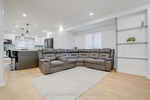 Photo 12 at 8 Mooreland Court, Markham Village, Markham