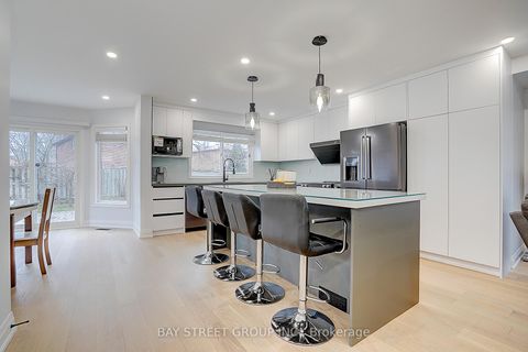 Photo 13 at 8 Mooreland Court, Markham Village, Markham