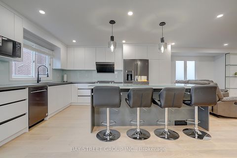 Photo 14 at 8 Mooreland Court, Markham Village, Markham