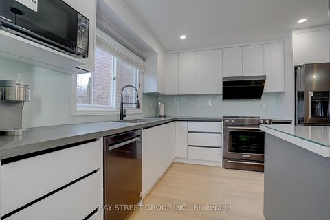 Photo 15 at 8 Mooreland Court, Markham Village, Markham