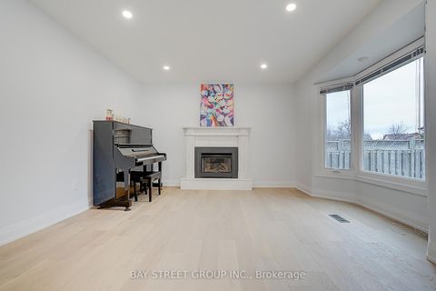 Photo 18 at 8 Mooreland Court, Markham Village, Markham