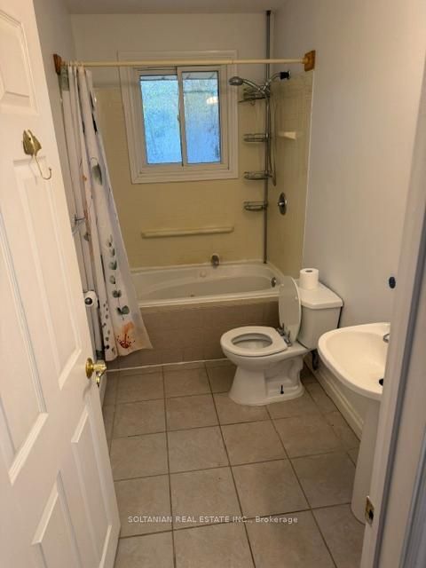 Photo 11 at 66 Tulip Street, Keswick North, Georgina