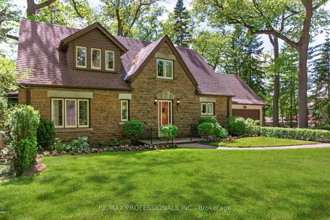 Photo 2 at 14 North Drive, Humber Valley, Toronto