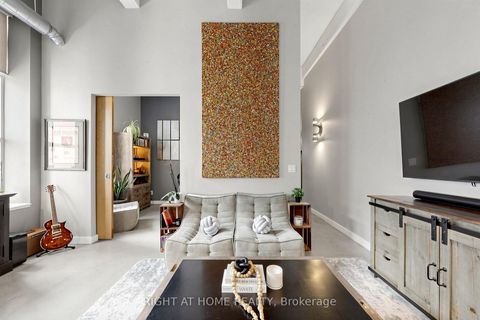 Photo 3 at 305 - 135 Dalhousie Street, Yonge Corridor, Toronto