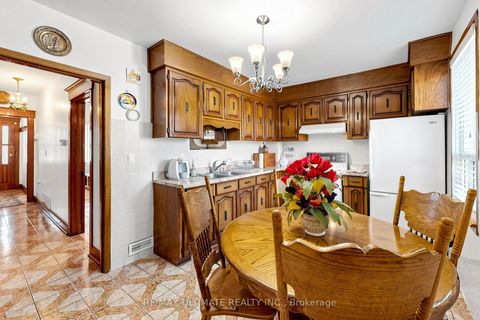 Photo 10 at 494 Oakwood Avenue W, Oakwood Village, Toronto