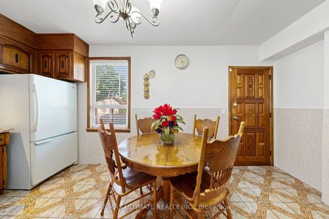 Photo 11 at 494 Oakwood Avenue W, Oakwood Village, Toronto