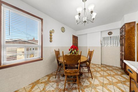 Photo 12 at 494 Oakwood Avenue W, Oakwood Village, Toronto