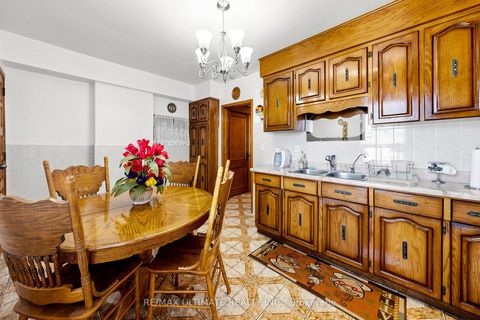 Photo 13 at 494 Oakwood Avenue W, Oakwood Village, Toronto