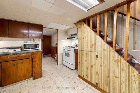 Photo 26 at 494 Oakwood Avenue W, Oakwood Village, Toronto