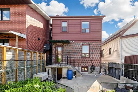Photo 29 at 494 Oakwood Avenue W, Oakwood Village, Toronto