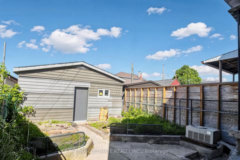 Photo 31 at 494 Oakwood Avenue W, Oakwood Village, Toronto