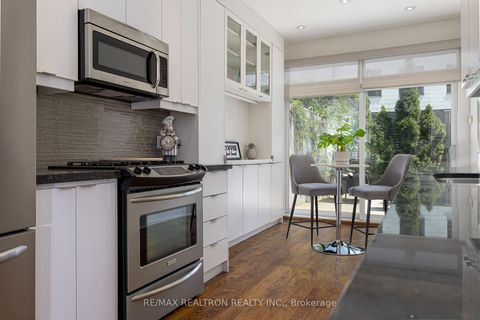 Photo 3 at 93 Walnut Avenue, Niagara, Toronto
