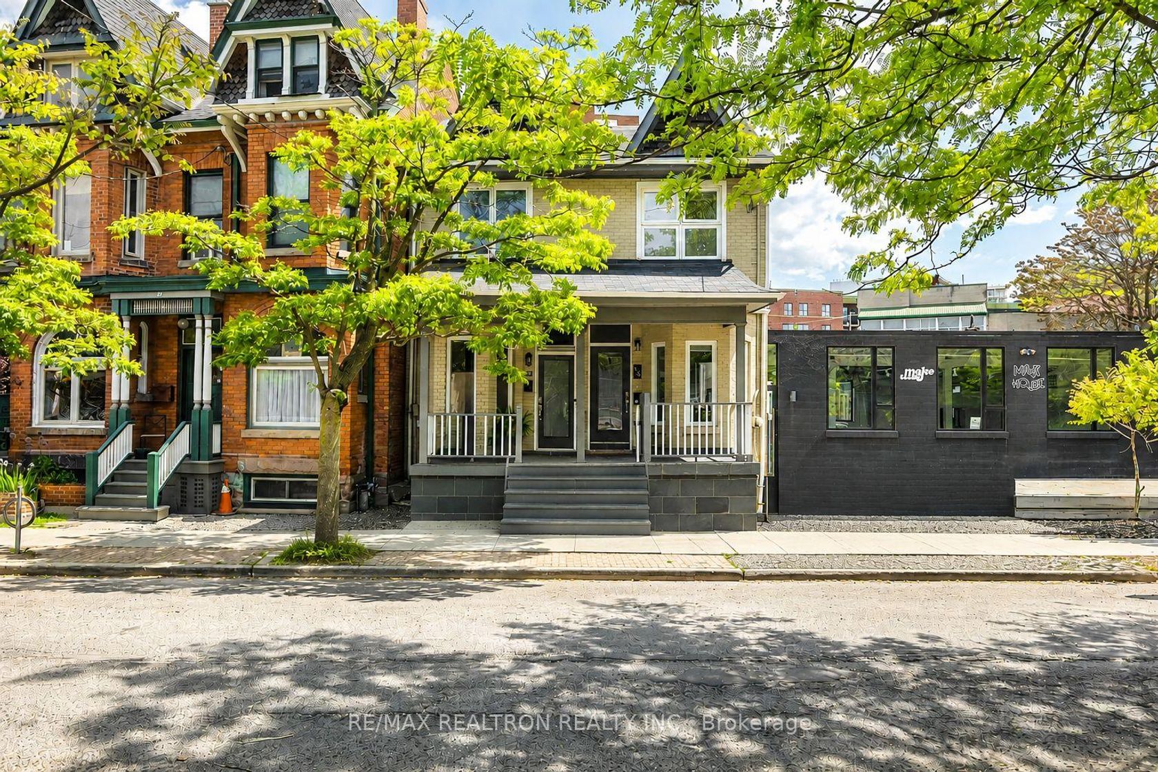 93 Walnut Avenue, Niagara, Toronto photo 2