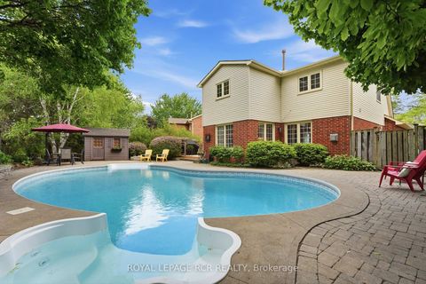 Photo 1 at 40 Moffat Crescent, Aurora Heights, Aurora