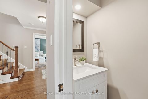 Photo 4 at 40 Moffat Crescent, Aurora Heights, Aurora