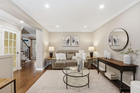 Photo 6 at 40 Moffat Crescent, Aurora Heights, Aurora