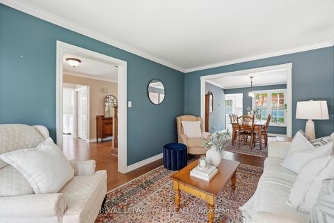 Photo 8 at 40 Moffat Crescent, Aurora Heights, Aurora