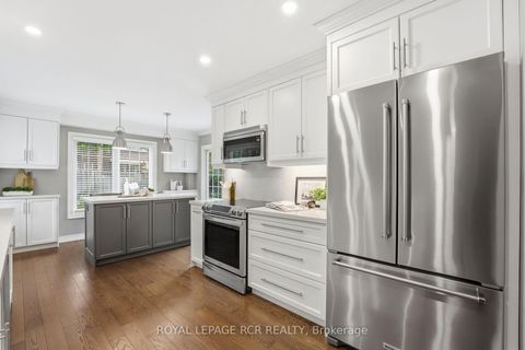 Photo 11 at 40 Moffat Crescent, Aurora Heights, Aurora