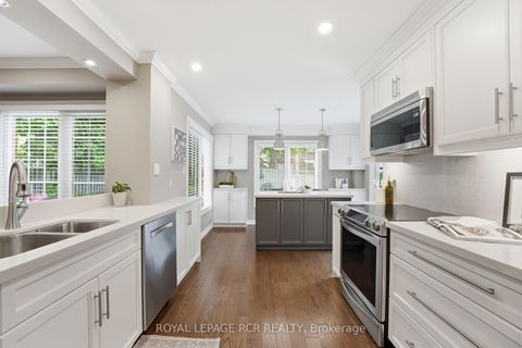 Photo 12 at 40 Moffat Crescent, Aurora Heights, Aurora