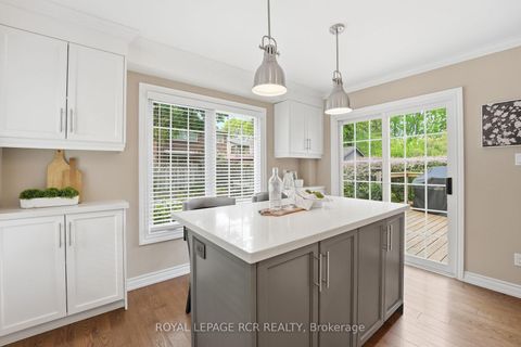 Photo 14 at 40 Moffat Crescent, Aurora Heights, Aurora