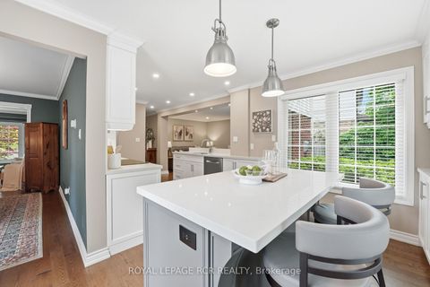 Photo 15 at 40 Moffat Crescent, Aurora Heights, Aurora