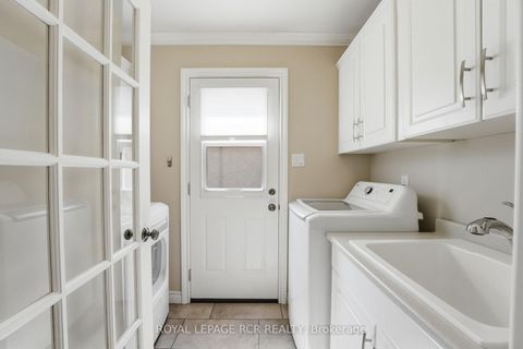 Photo 16 at 40 Moffat Crescent, Aurora Heights, Aurora
