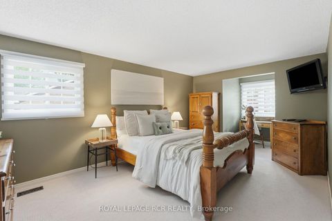 Photo 19 at 40 Moffat Crescent, Aurora Heights, Aurora