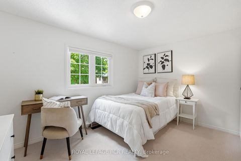 Photo 22 at 40 Moffat Crescent, Aurora Heights, Aurora