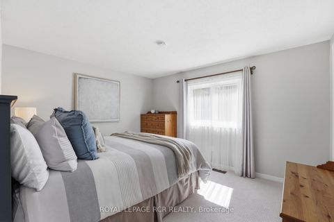 Photo 28 at 40 Moffat Crescent, Aurora Heights, Aurora