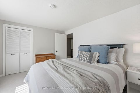 Photo 29 at 40 Moffat Crescent, Aurora Heights, Aurora