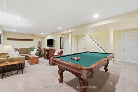 Photo 31 at 40 Moffat Crescent, Aurora Heights, Aurora