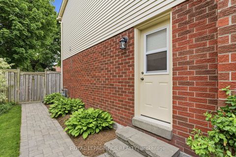 Photo 32 at 40 Moffat Crescent, Aurora Heights, Aurora