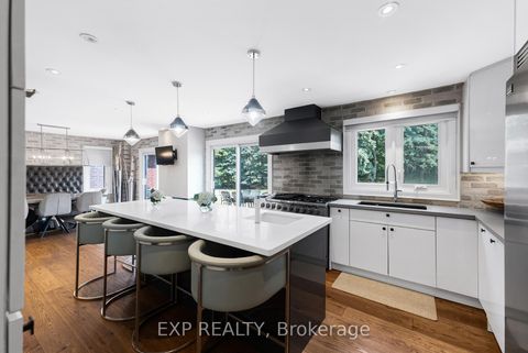 Photo 11 at 17 Chamberlain Court, Nobleton, King